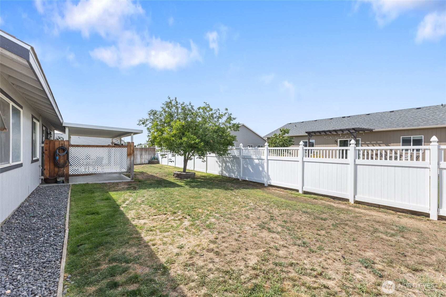 1346 Greens Loop Moses Lake, WA 98837 - Photo 31 of 39 a view of a backyard