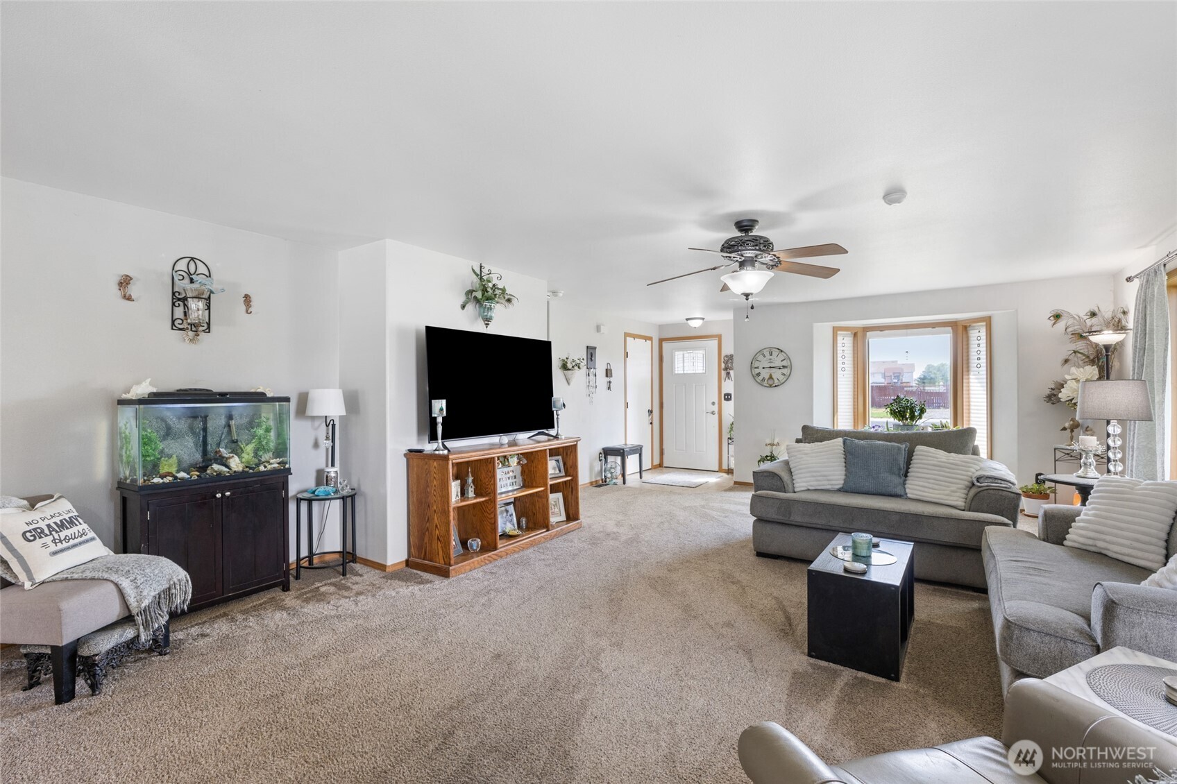 1346 Greens Loop Moses Lake, WA 98837 - Photo 9 of 39 a living room with furniture and a flat screen tv