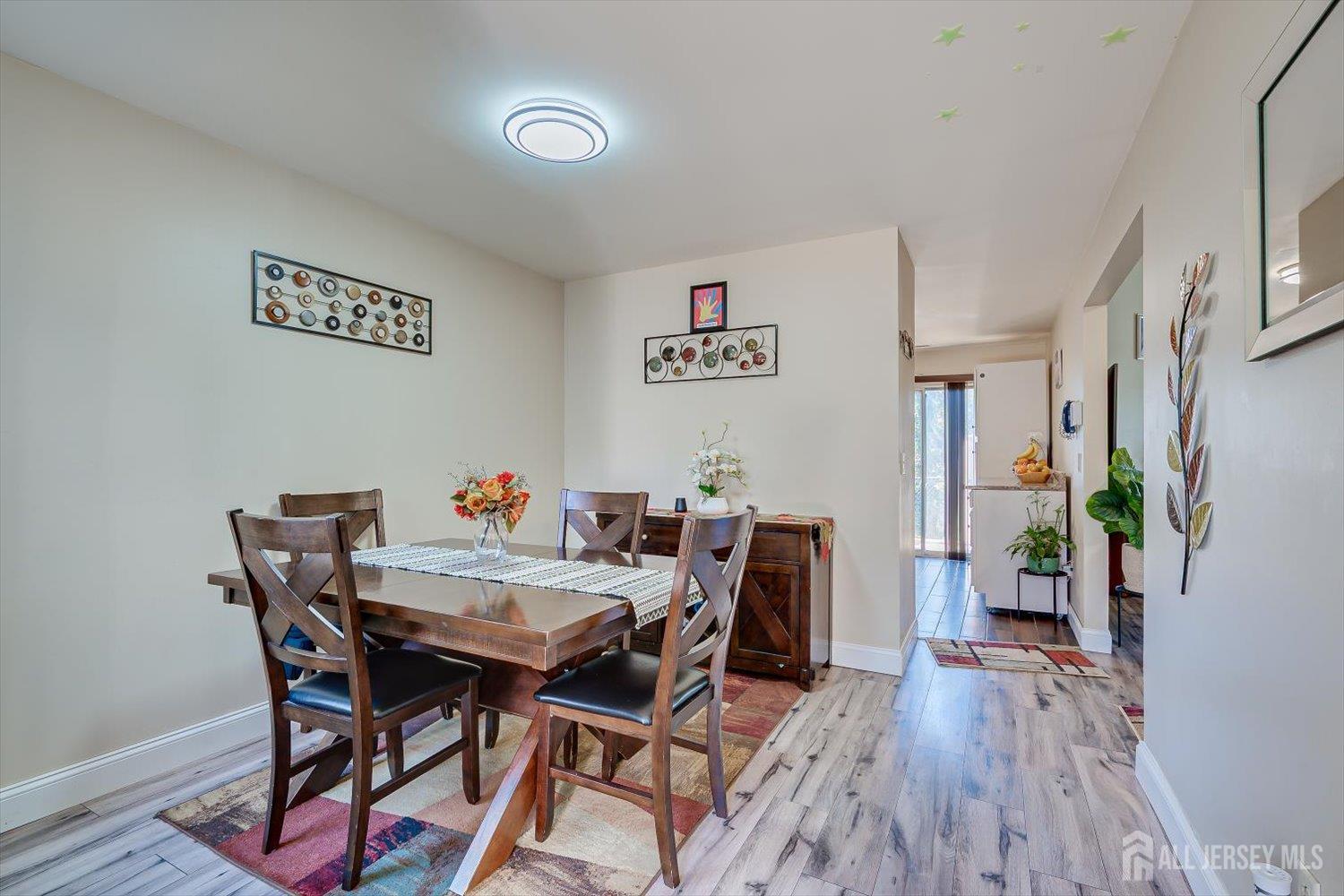 57 Renaissance Lane New Brunswick, NJ 08901 - Photo 4 of 29 Gallery Image 4