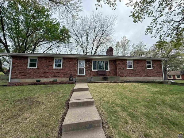 $289,000 | 3411 Southeast Island Circle, Topeka, KS 66605