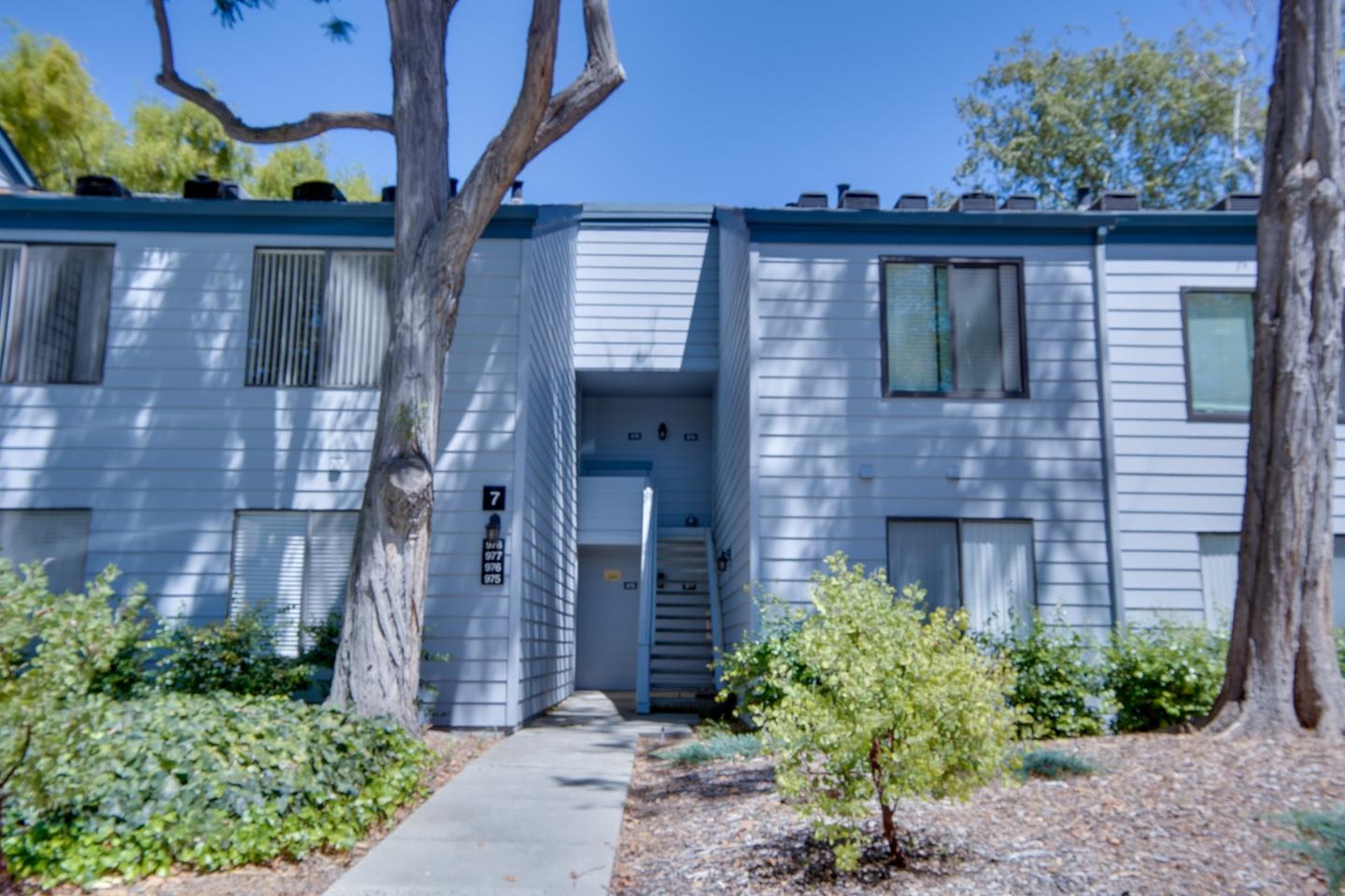 905 West Middlefield Road, Unit 976 Mountain View, CA 94043 - Photo 4 of 18 Gallery Image 4