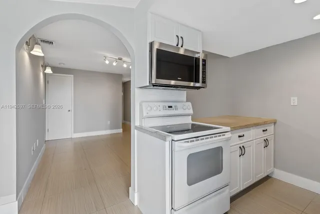 $2,300 | 777 Southwest 9th Avenue, Unit 413, Miami, FL 33130