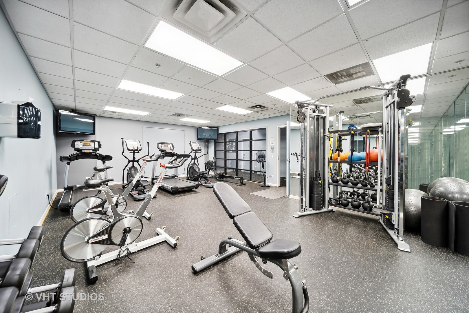 1200 West Monroe Street, Unit 418 Chicago, IL 60607 - Photo 16 of 17 a view of a room with gym equipment