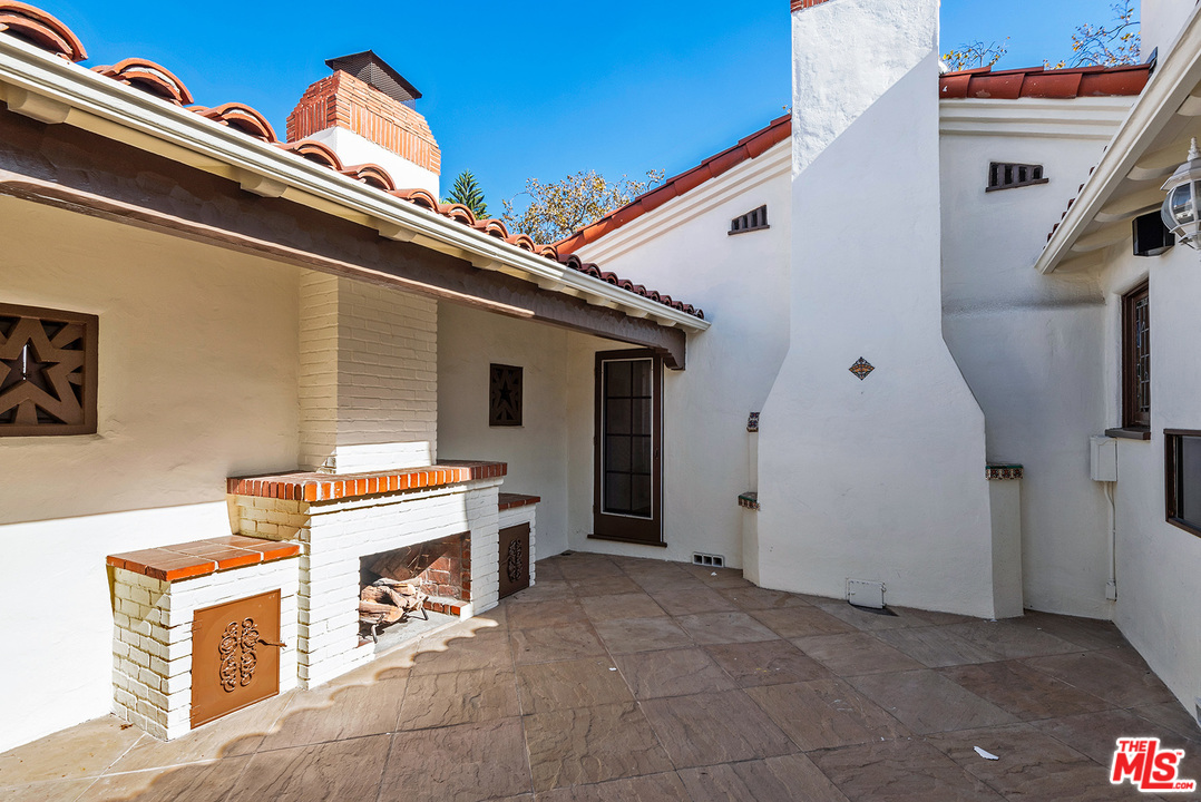 357 South La Peer Drive Beverly Hills, CA 90211 - Photo 21 of 31 a view of a patio with table and chairs