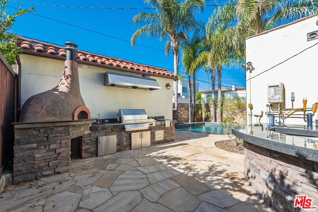357 South La Peer Drive Beverly Hills, CA 90211 - Photo 23 of 31 a view of a chairs and table in the patio