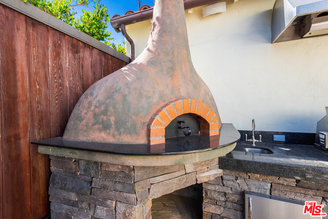 357 South La Peer Drive Beverly Hills, CA 90211 - Photo 24 of 31