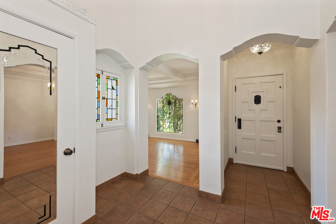 357 South La Peer Drive Beverly Hills, CA 90211 - Photo 4 of 31