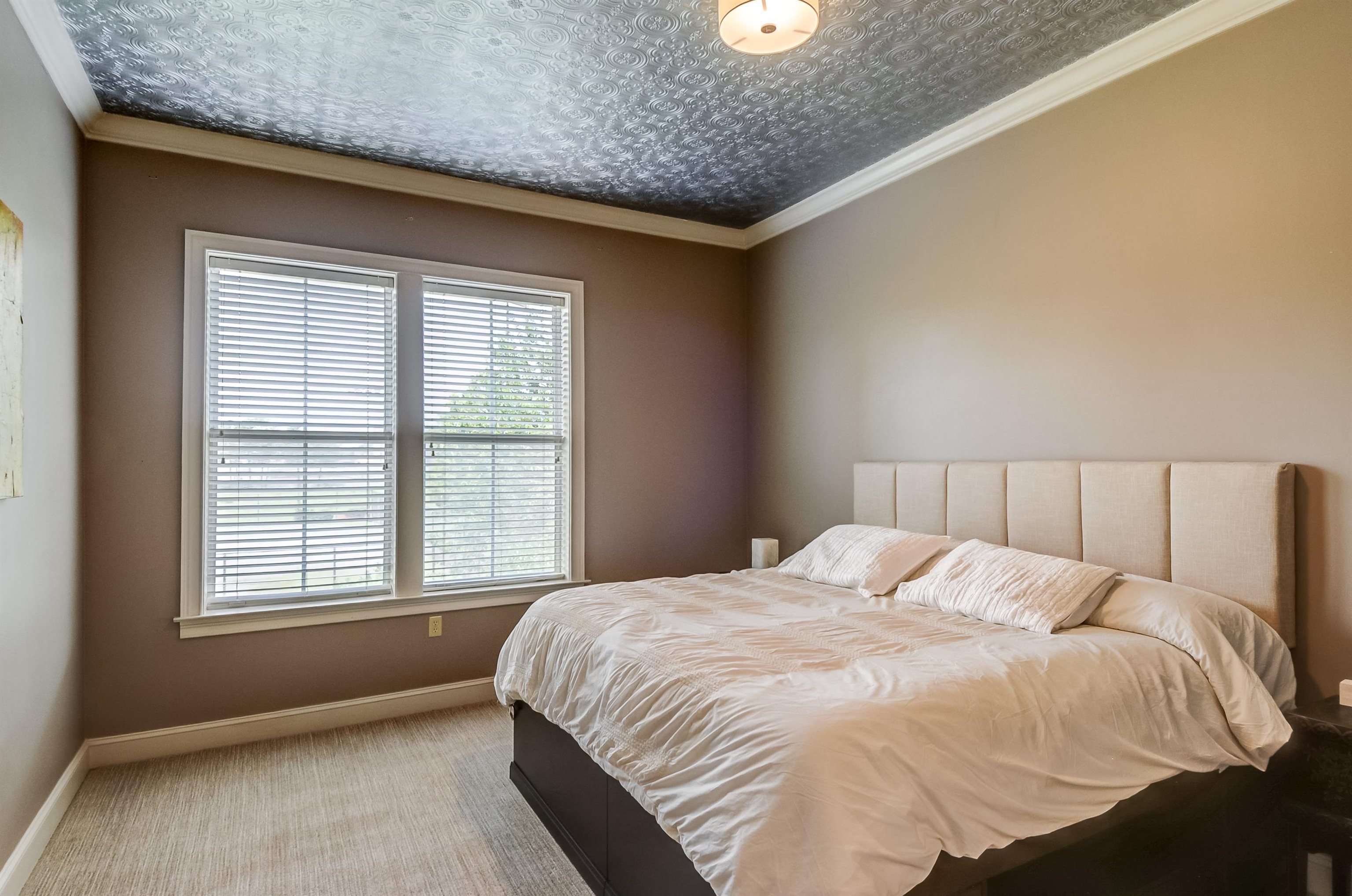 591 Lexington Road, Unit 303 Memphis, TN 38117 - Photo 18 of 34 a bed sitting in a bedroom next to a window