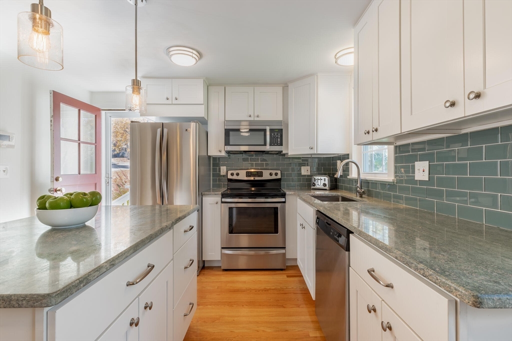 6 Beth Road Franklin, MA 02038 - Photo 7 of 36 Gallery Image 7