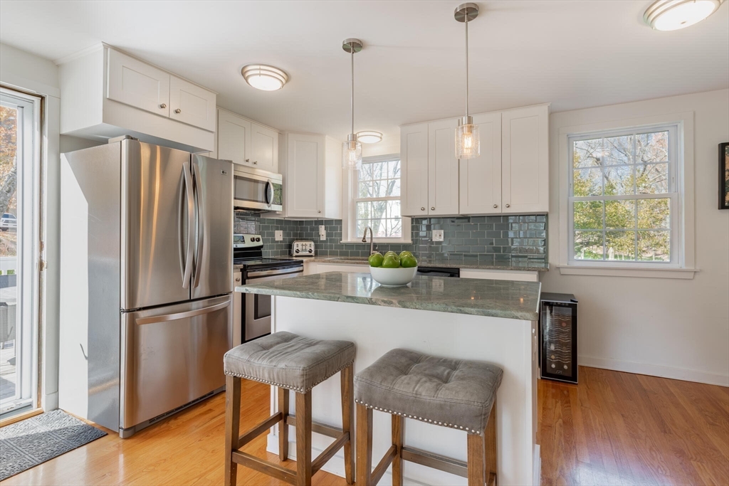 6 Beth Road Franklin, MA 02038 - Photo 9 of 36 Gallery Image 9