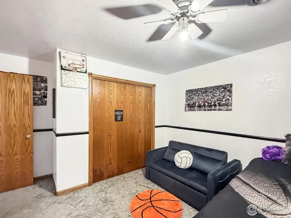 a view of an entryway with furniture