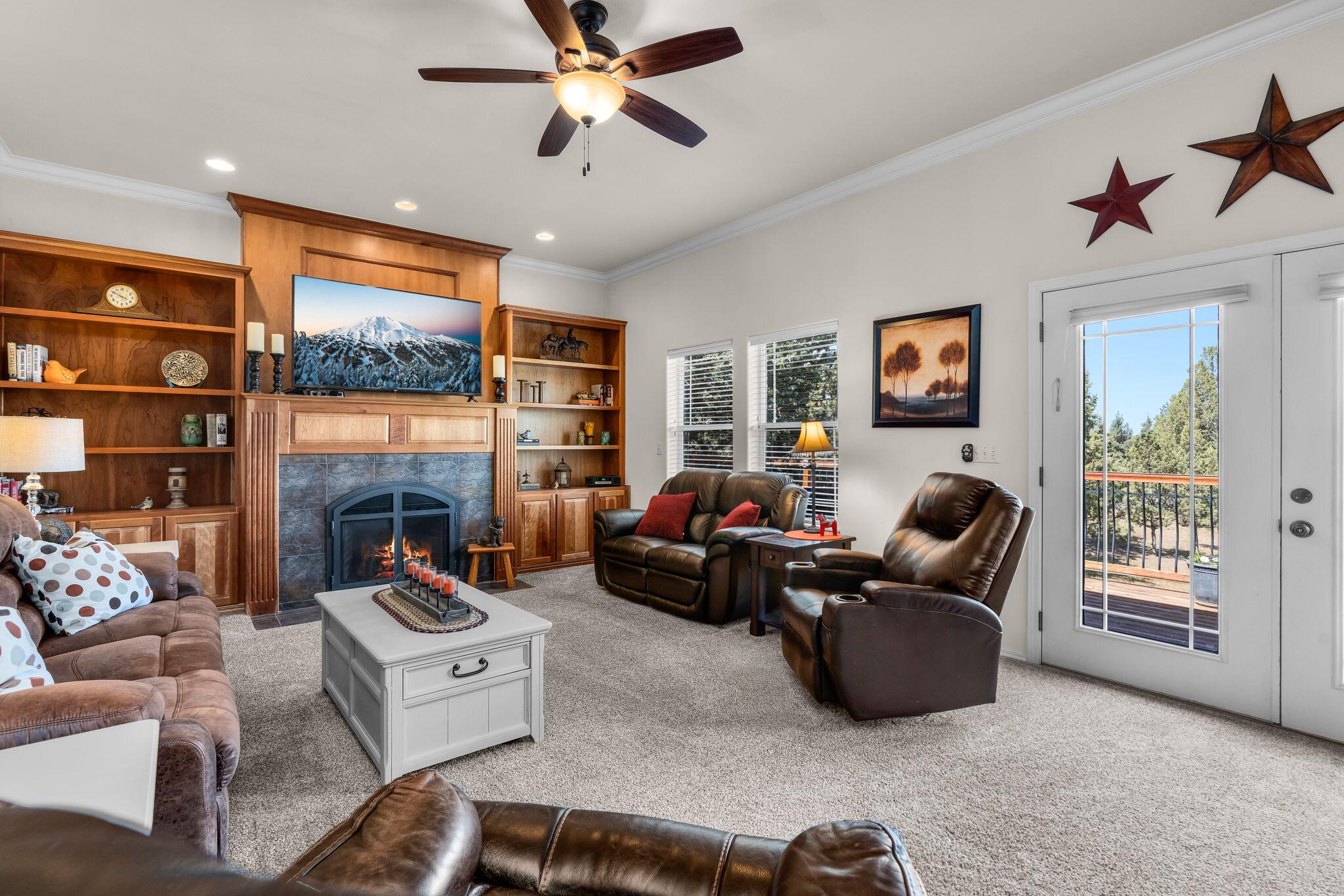 505 Southeast Rancho Lane Madras, OR 97741 - Photo 14 of 72 Family room/great room