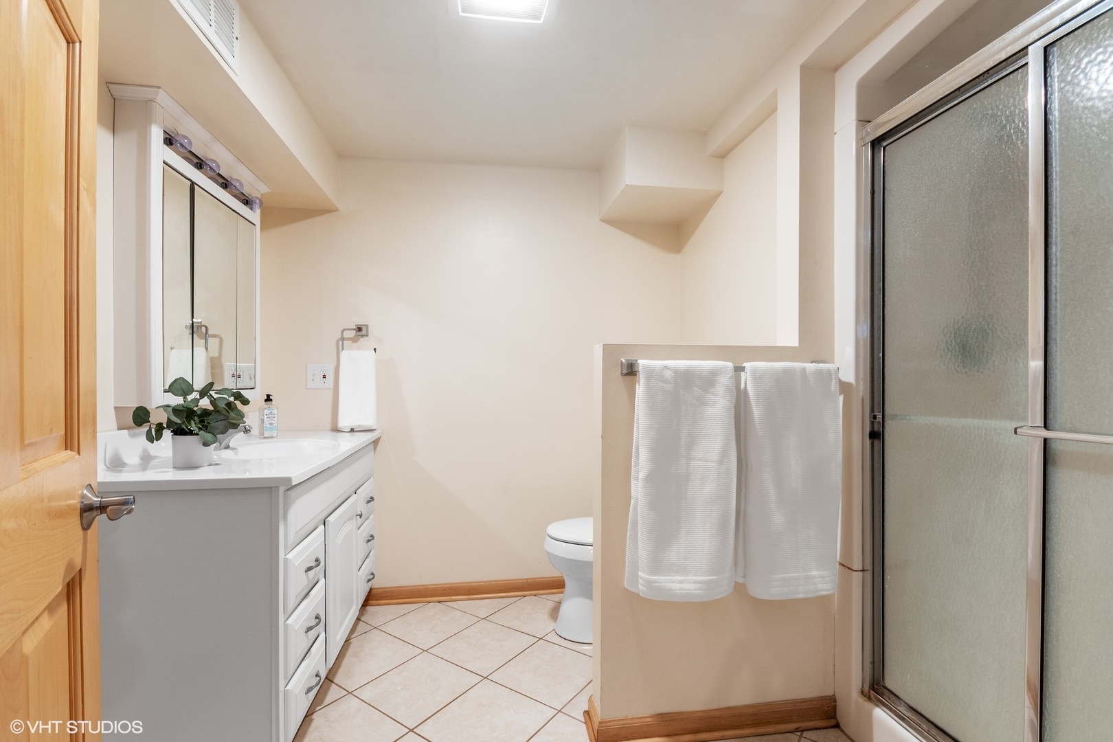 402 Berry Road Barrington, IL 60010 - Photo 14 of 22 a bathroom with a sink a toilet and shower