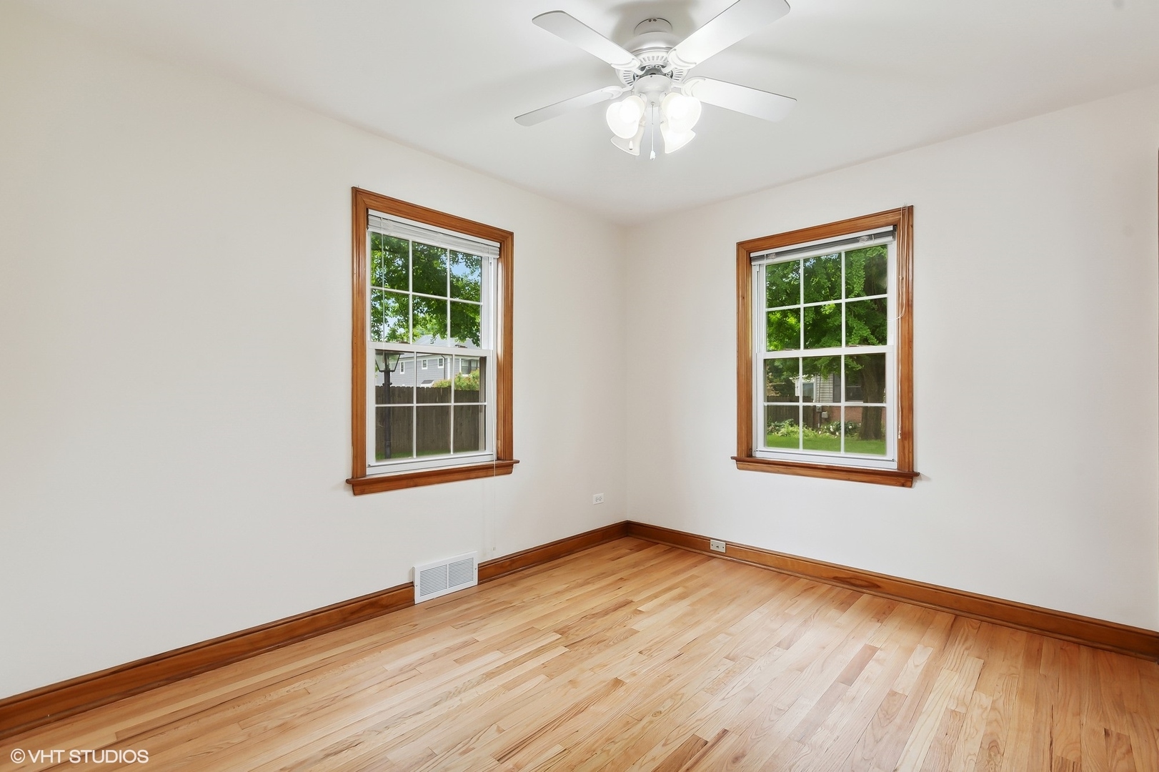 402 Berry Road Barrington, IL 60010 - Photo 10 of 22 an empty room with a window