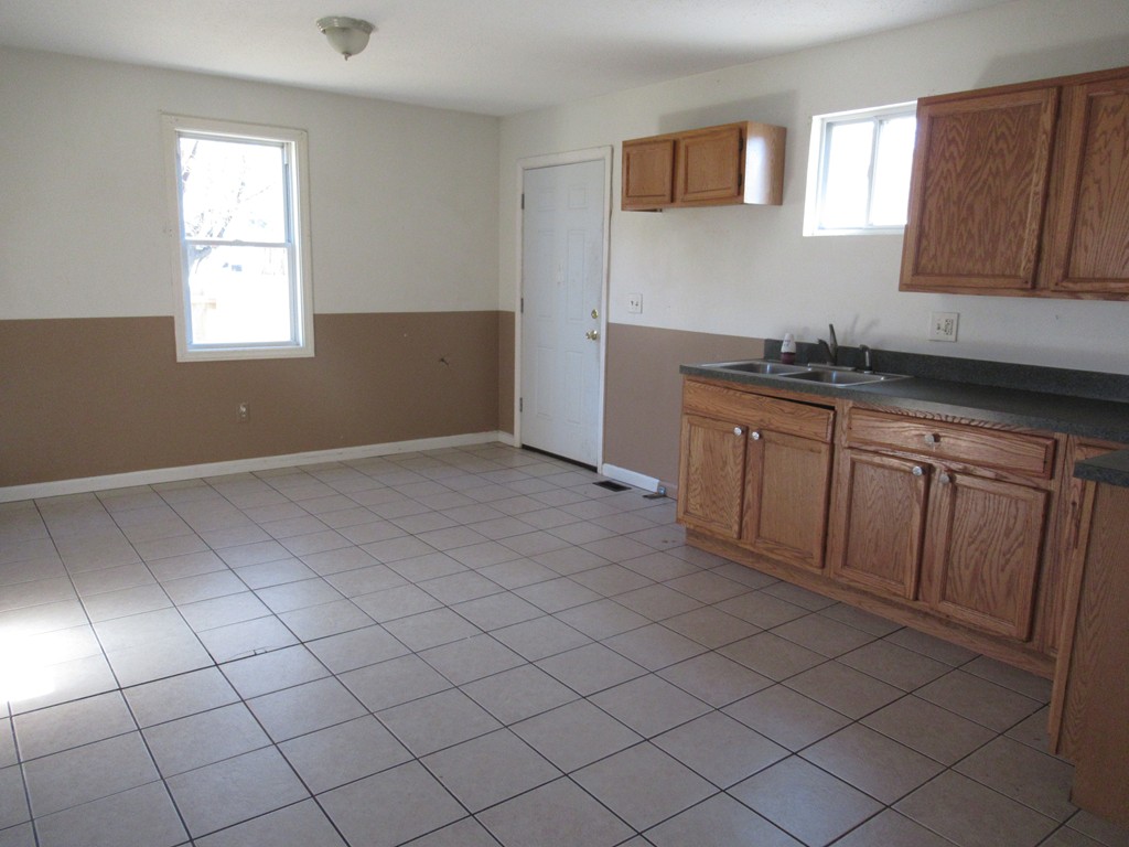 23 Lafrance Street Springfield, MA 01151 - Photo 3 of 18