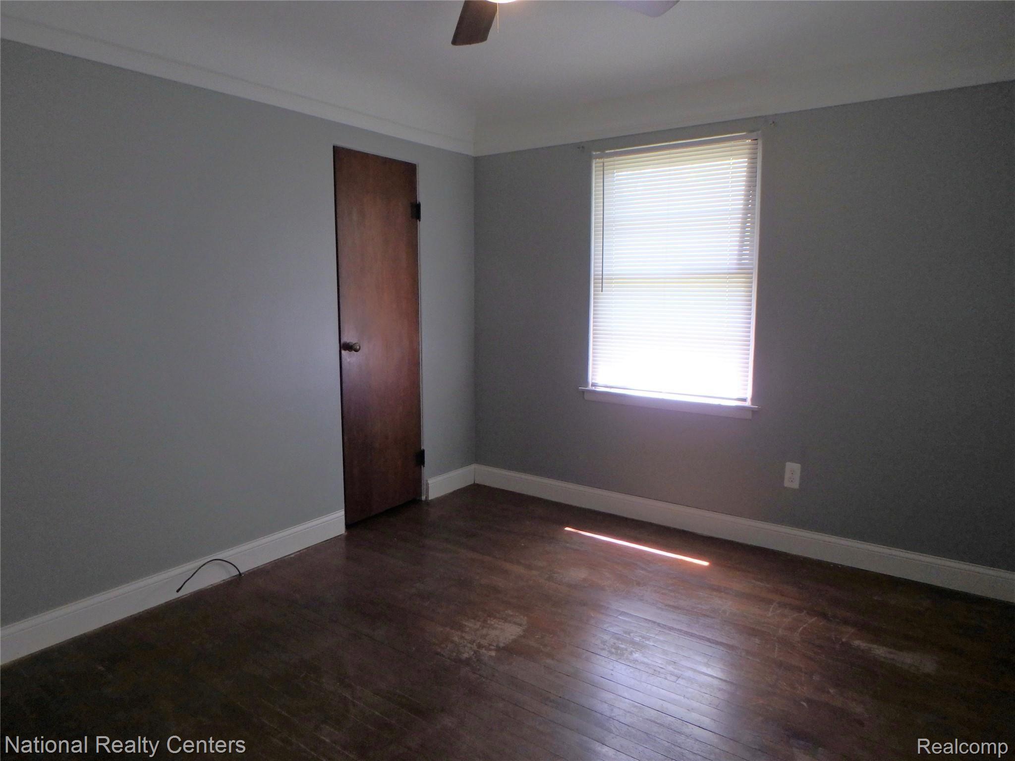 1345 Roat Court Burton, MI 48509 - Photo 10 of 14 P5141124 (2).JPG
