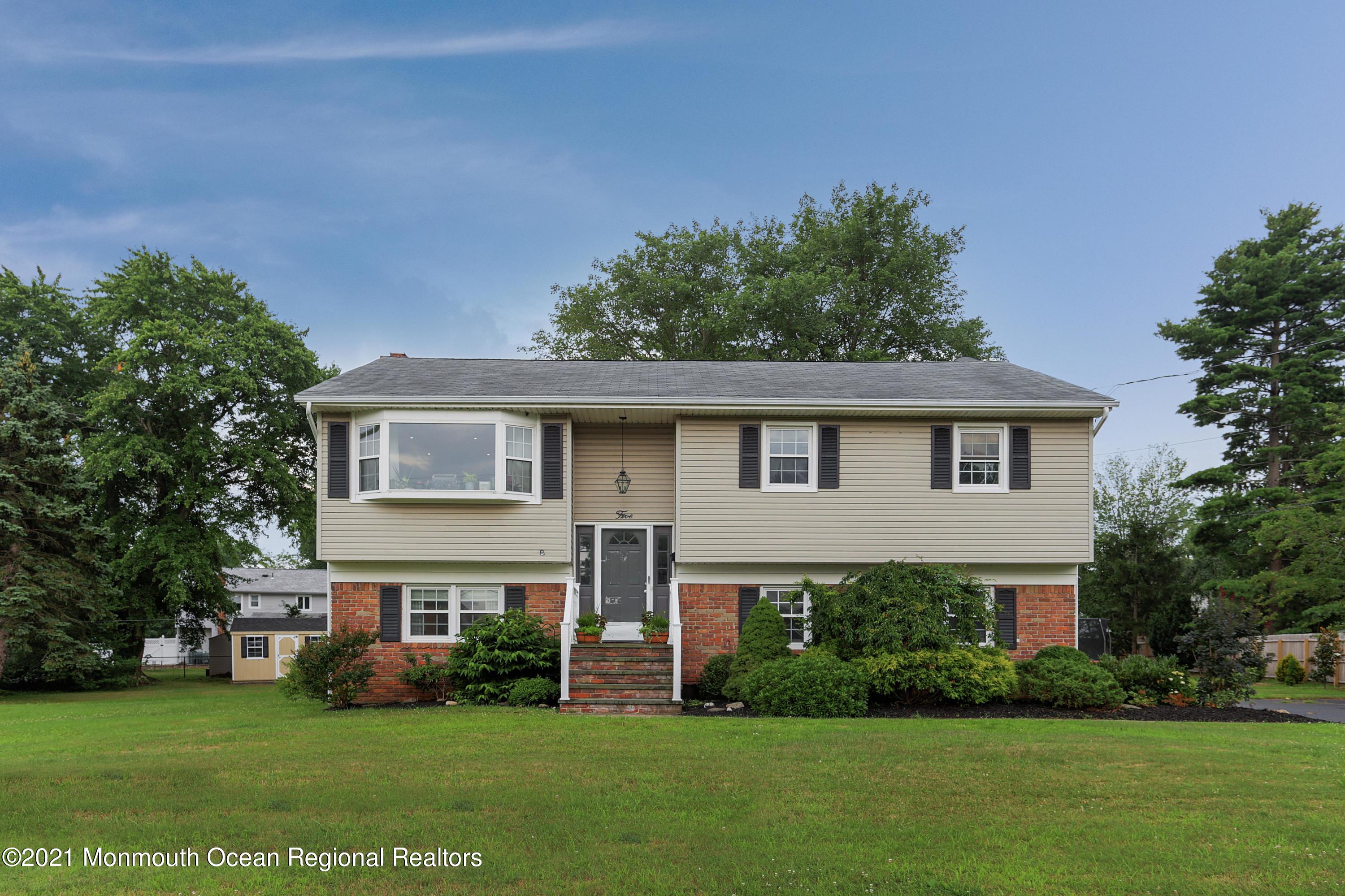 5 Rhea Road Port Monmouth, NJ 07758 - Photo 3 of 32 IMG_3338_39_40_41_42