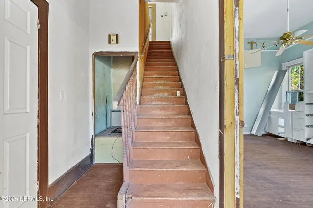 a view of an entryway