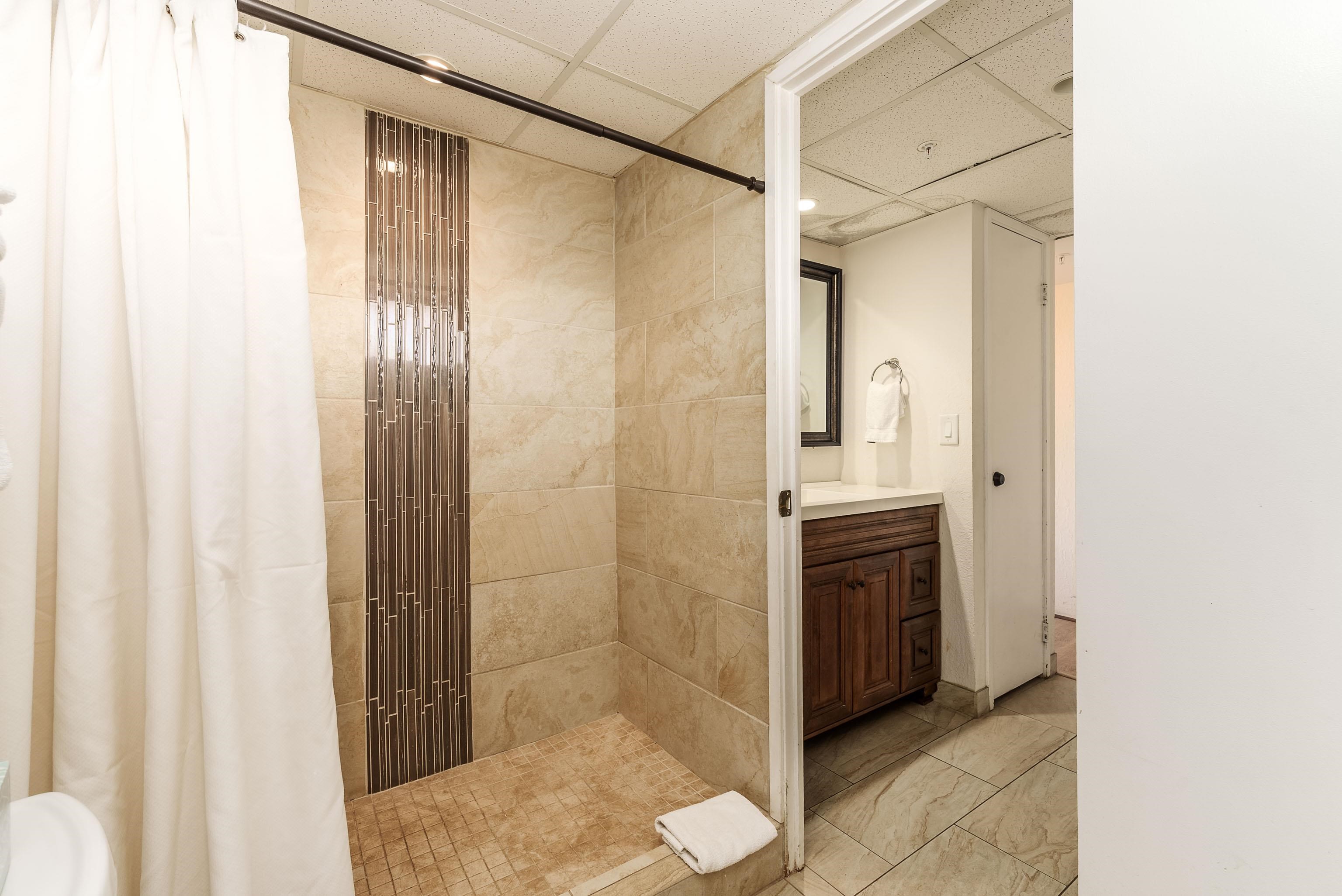 3445 Lower Honoapiilani Road, Unit 434 Lahaina, HI 96761 - Photo 21 of 46 a bathroom with a shower and a sink