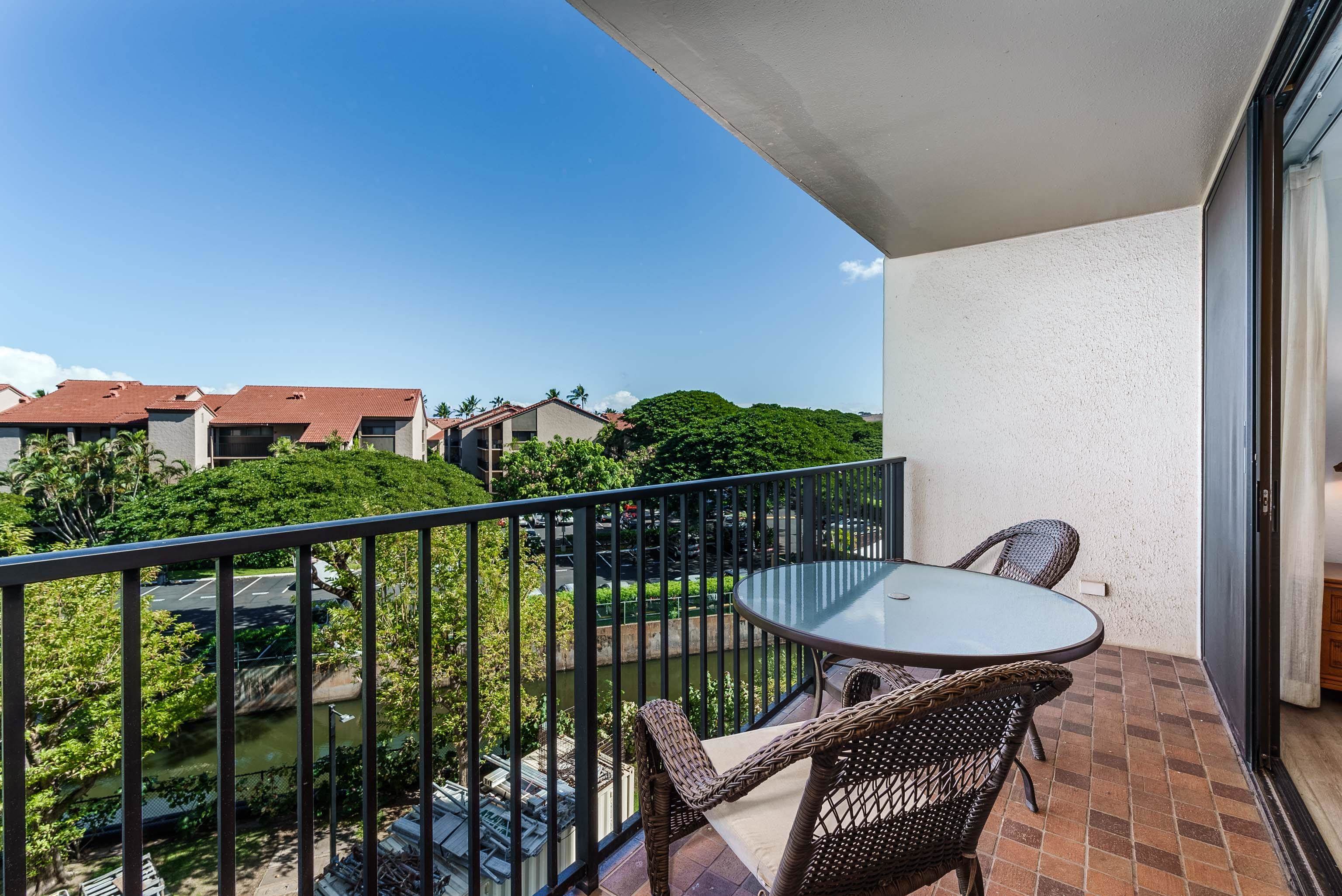 3445 Lower Honoapiilani Road, Unit 434 Lahaina, HI 96761 - Photo 3 of 46 a view of a balcony with chairs