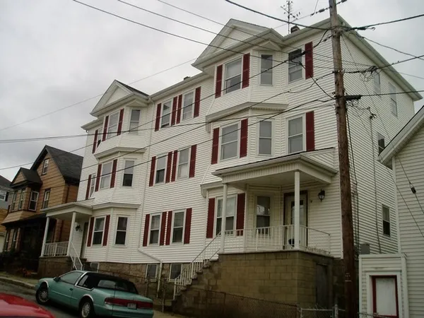 $1,400 | 9 Lexington Street, Unit 1W, Fall River, MA 02723