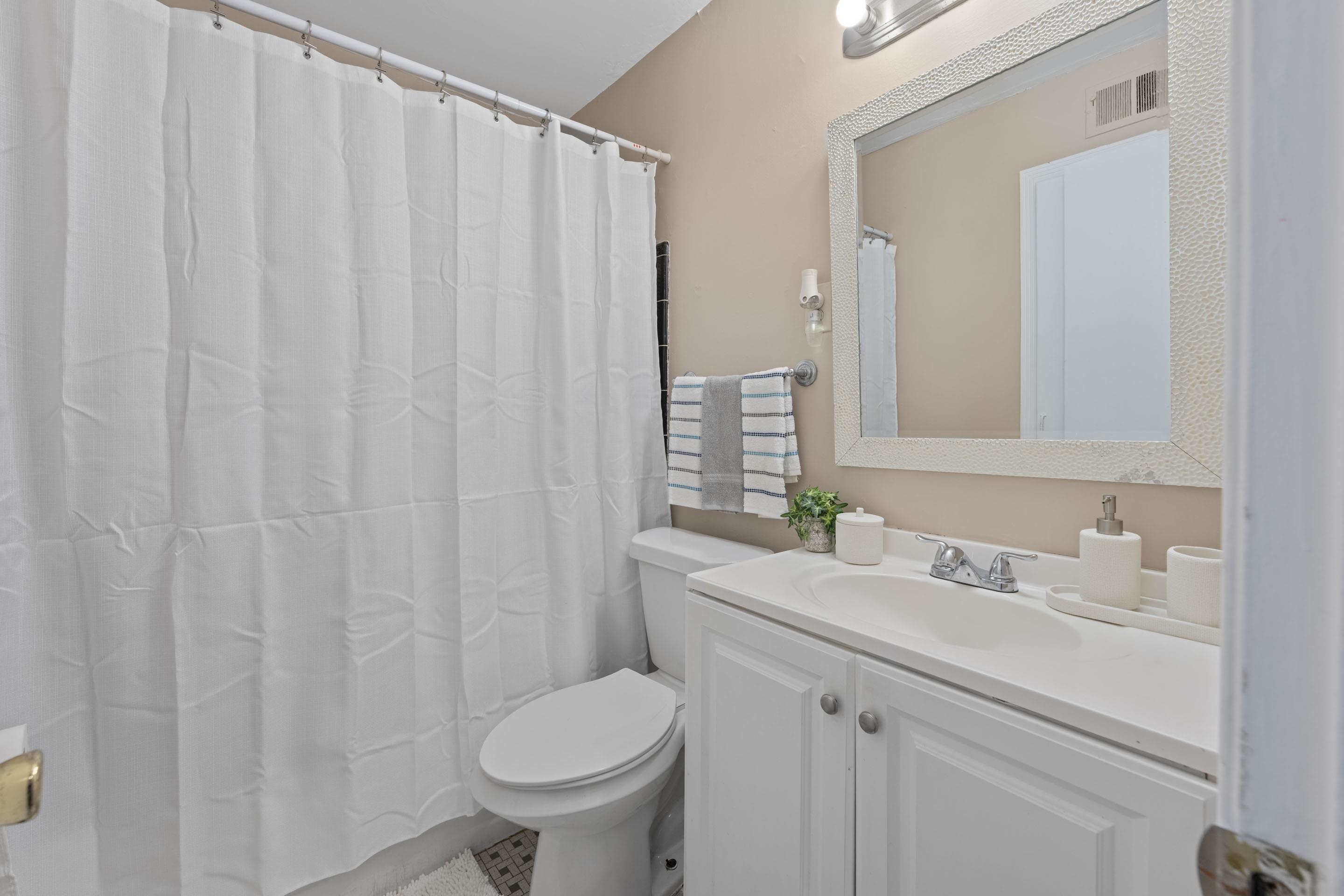 1597 Marcia Road Memphis, TN 38117 - Photo 18 of 19 a bathroom with a sink a toilet and a mirror