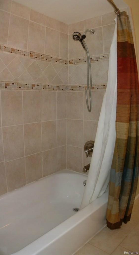 23110 Power Road Farmington, MI 48336 - Photo 16 of 26 Full Bath2.jpg