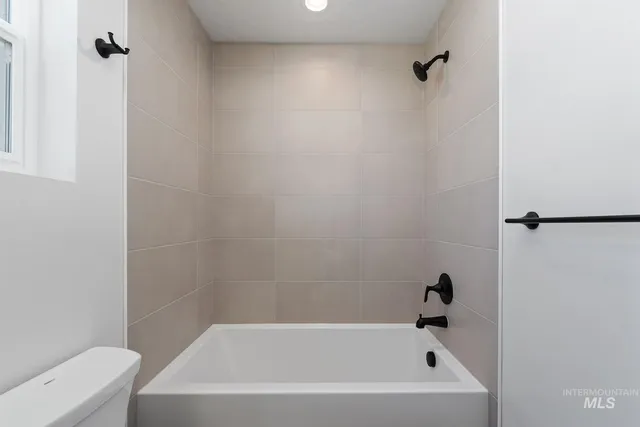 $395,880 | 716 South Calhoun Lane, Star, ID 83669