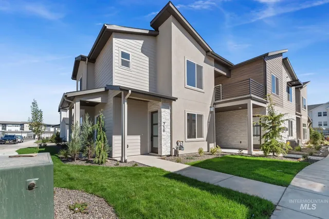 $395,880 | 716 South Calhoun Lane, Star, ID 83669