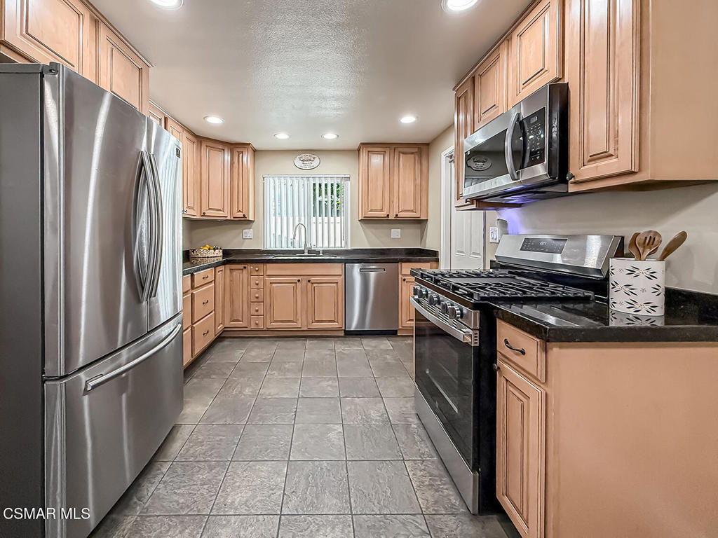 2017 Lysander Avenue Simi Valley, CA 93065 - Photo 14 of 40