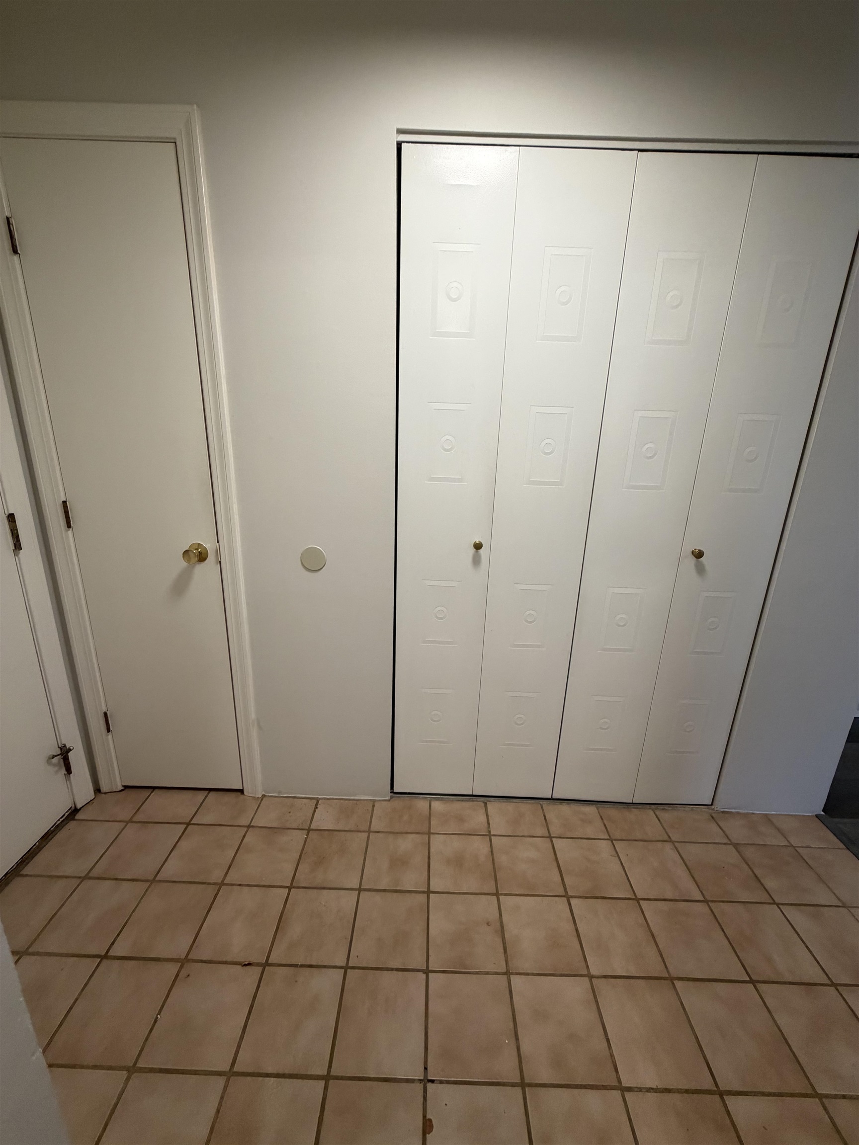 9 Louisburg Square, Unit 5 Nashua, NH 03060 - Photo 2 of 17