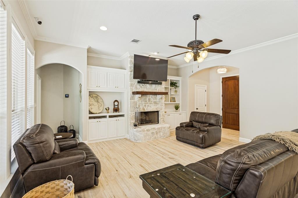 207 Overton Ridge Circle Weatherford, TX 76088 - Photo 5 of 25