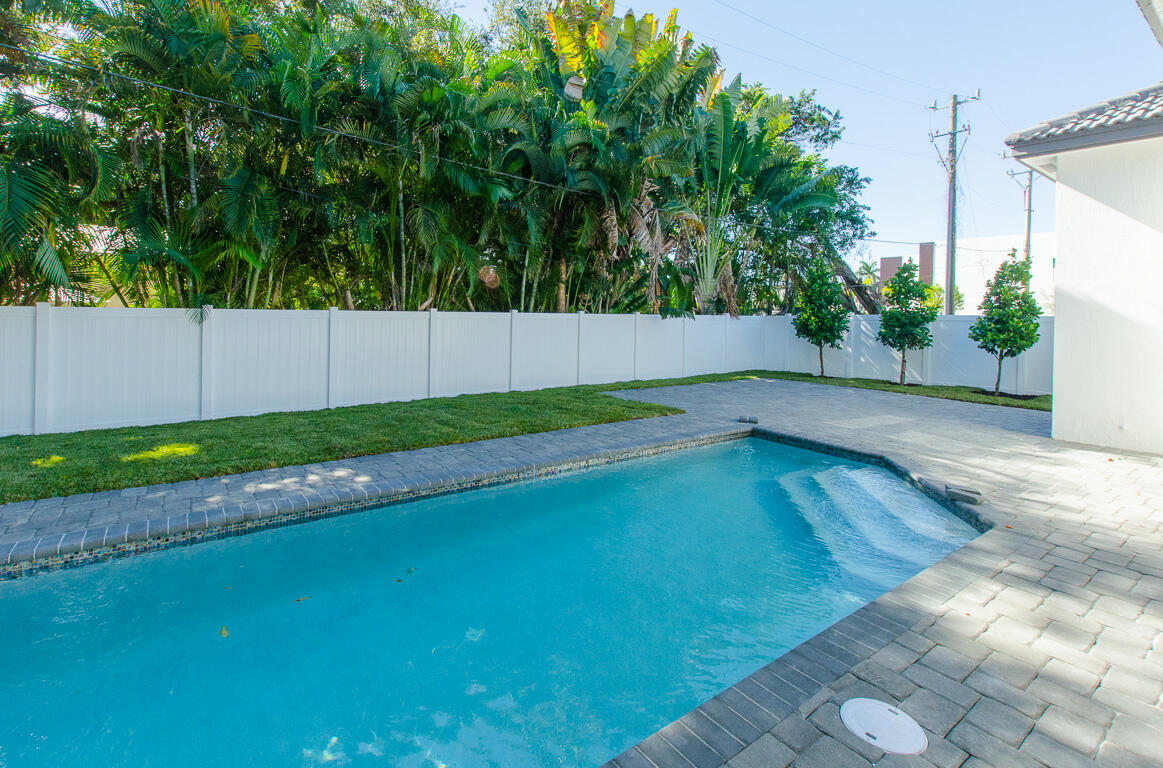 750 Bailey Street Boca Raton, FL 33487 - Photo 2 of 24 750 Bailey Street-7