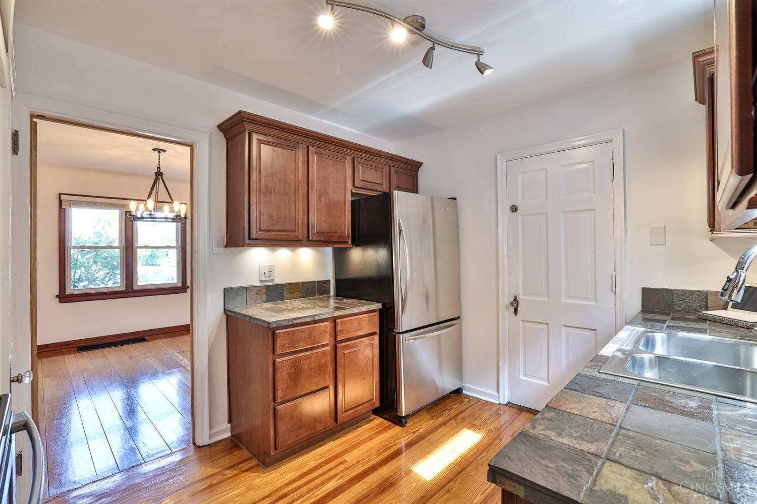 560 Anderson Ferry Road Cincinnati, OH 45238 - Photo 12 of 39