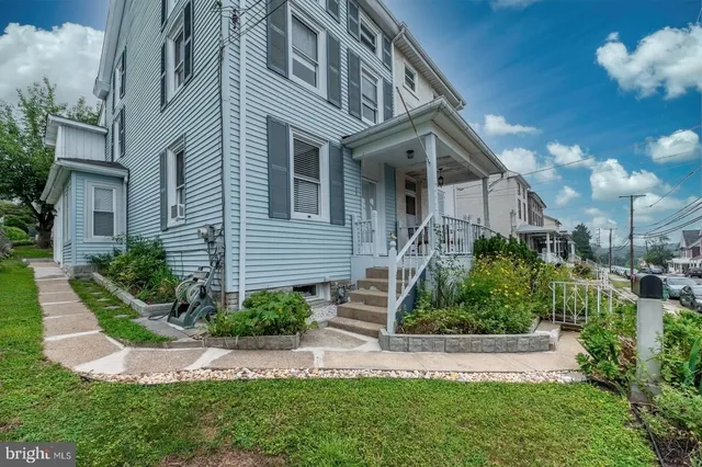 $280,000 | 122 2nd Avenue, Royersford, PA 19468