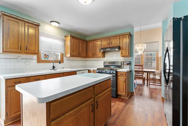 $525,000 | 9920 Sussex Court, Mokena, IL 60448