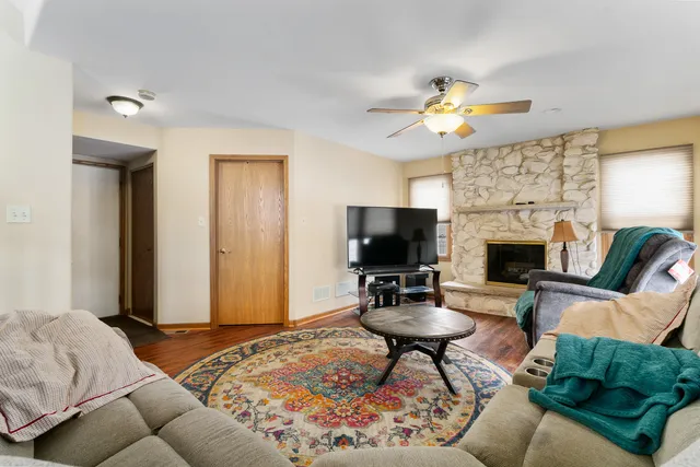 $525,000 | 9920 Sussex Court, Mokena, IL 60448