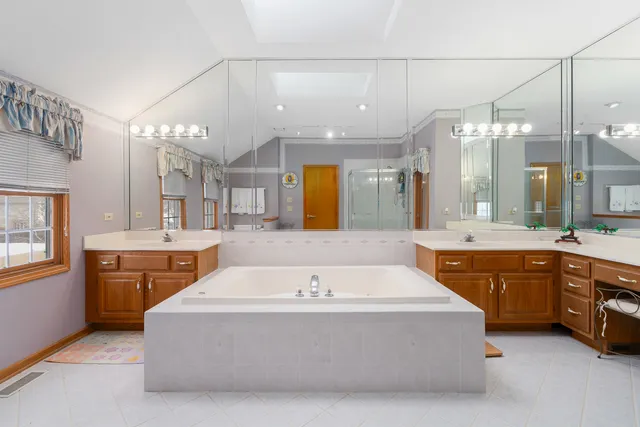 $525,000 | 9920 Sussex Court, Mokena, IL 60448