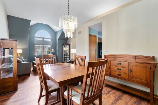 $525,000 | 9920 Sussex Court, Mokena, IL 60448