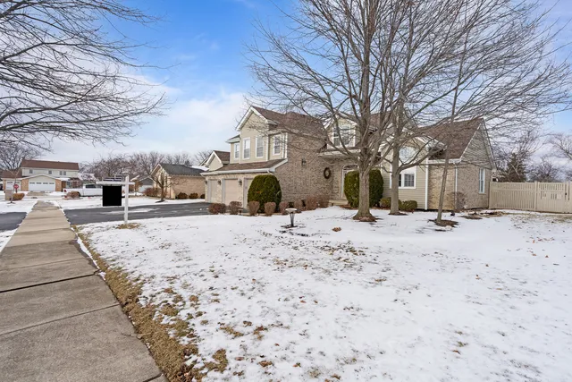 $525,000 | 9920 Sussex Court, Mokena, IL 60448