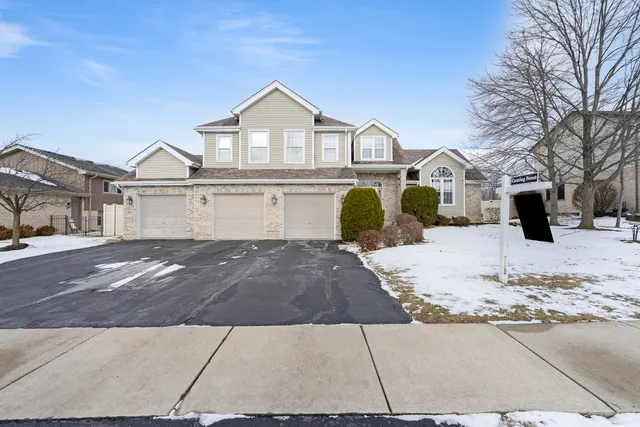 $525,000 | 9920 Sussex Court, Mokena, IL 60448