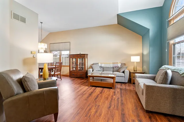 $525,000 | 9920 Sussex Court, Mokena, IL 60448