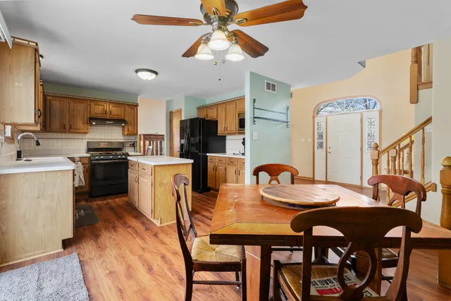 $525,000 | 9920 Sussex Court, Mokena, IL 60448