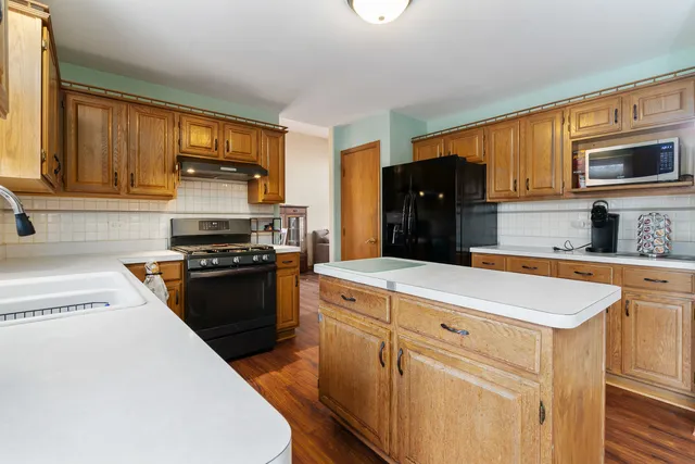 $525,000 | 9920 Sussex Court, Mokena, IL 60448