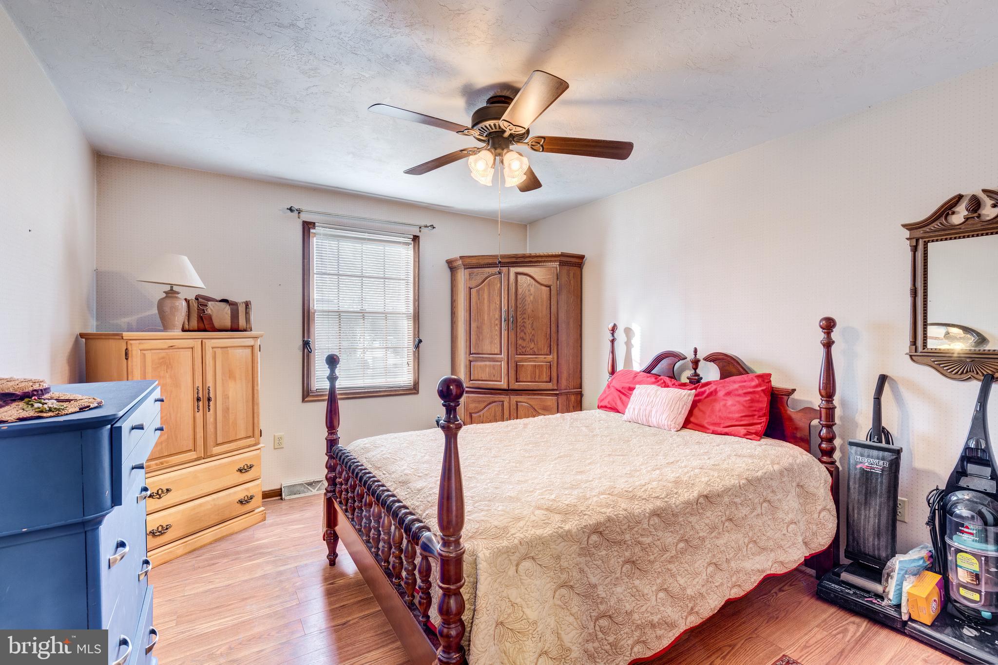 47 Pinewood Circle Hanover, PA 17331 - Photo 19 of 38 1st floor bedroom