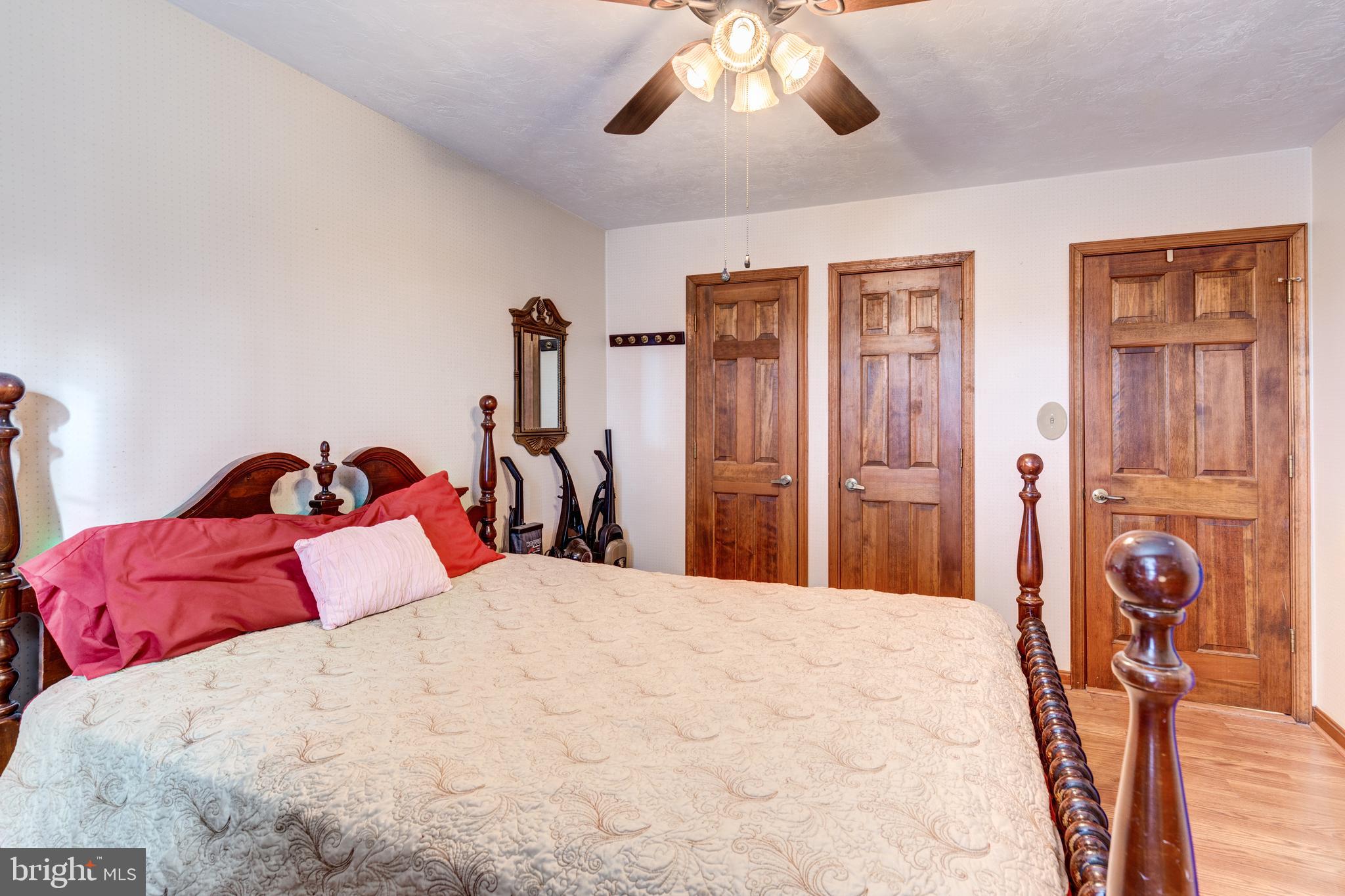47 Pinewood Circle Hanover, PA 17331 - Photo 20 of 38 1st floor bedroom