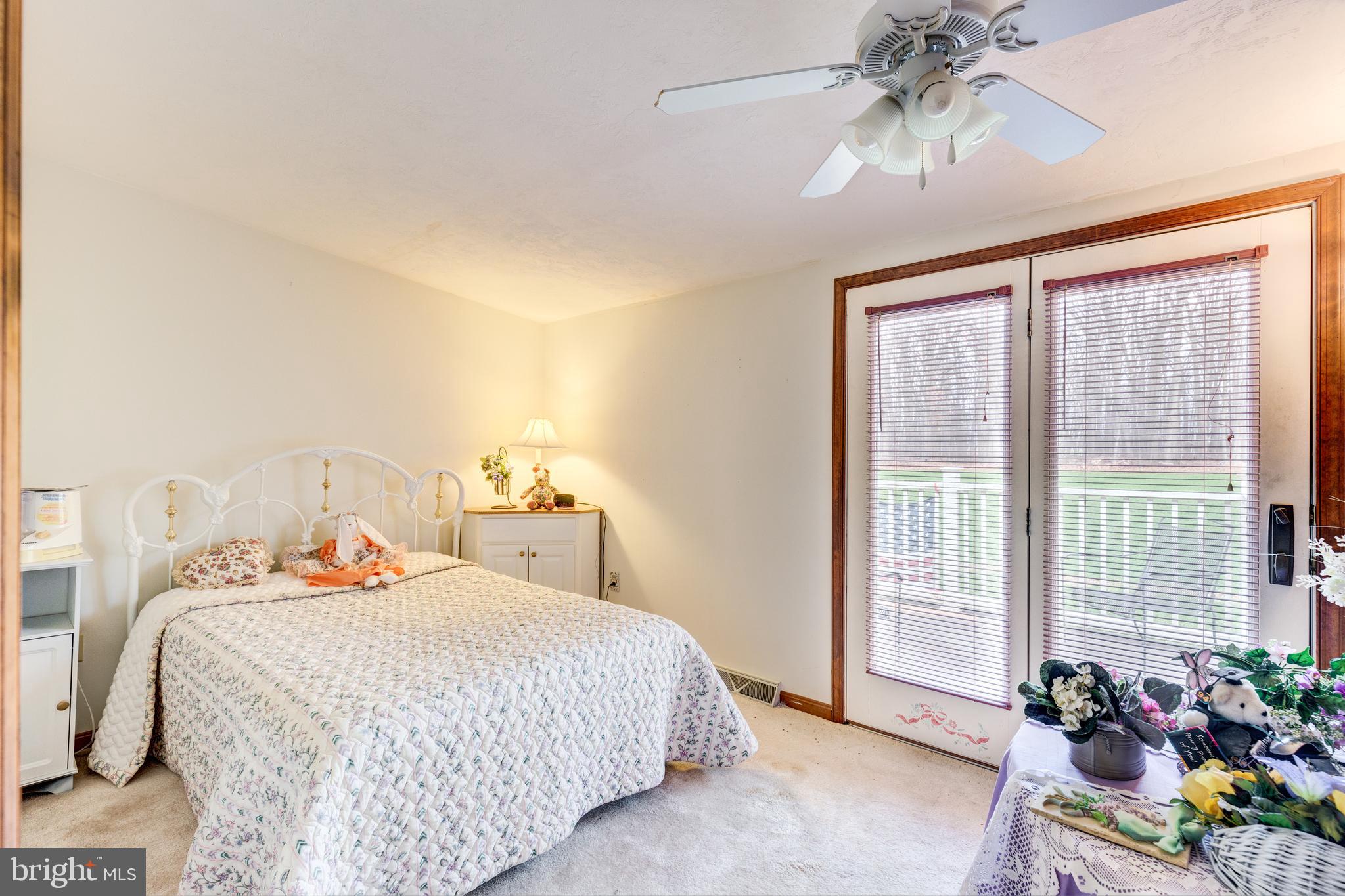 47 Pinewood Circle Hanover, PA 17331 - Photo 23 of 38 2nd floor bedroom