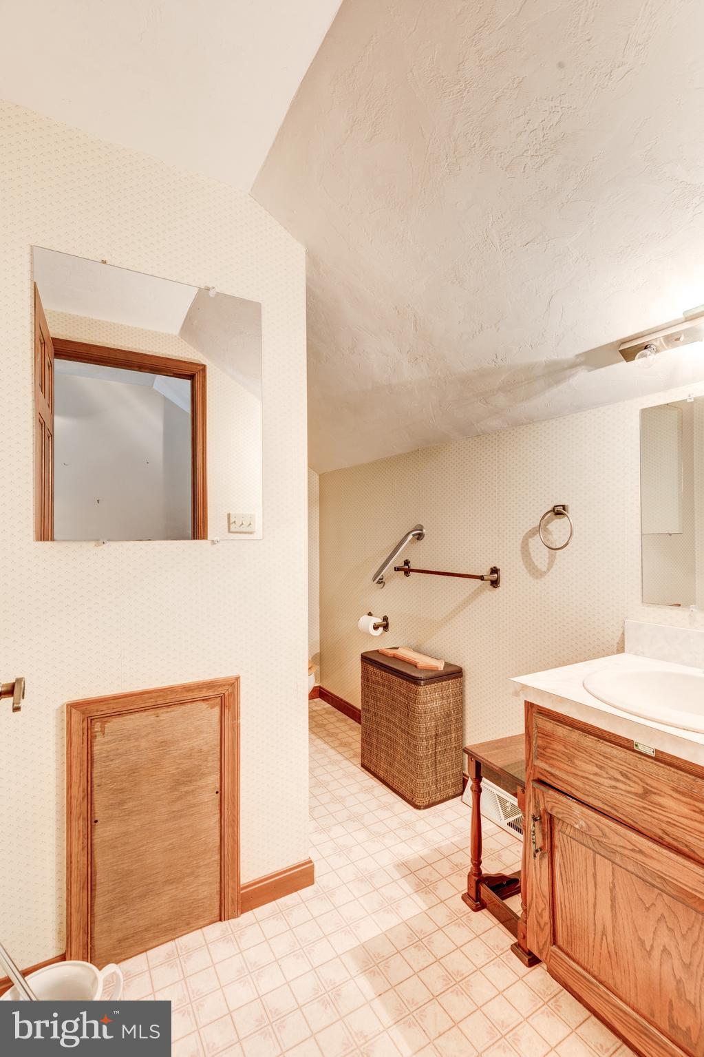47 Pinewood Circle Hanover, PA 17331 - Photo 30 of 38 2nd floor bathroom