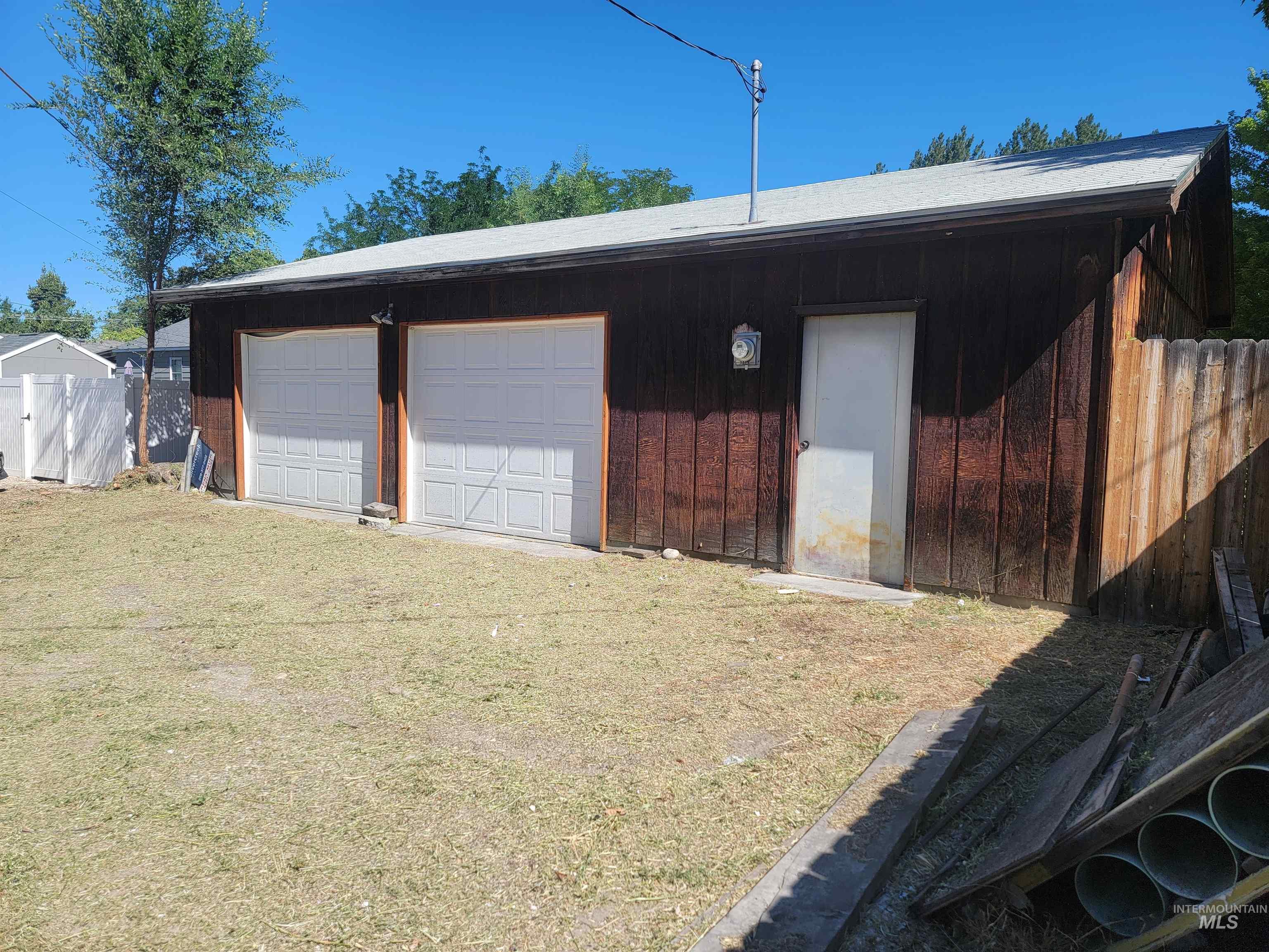 2907 West Pleasanton Avenue Boise, ID 83702 - Photo 2 of 4 View of garage