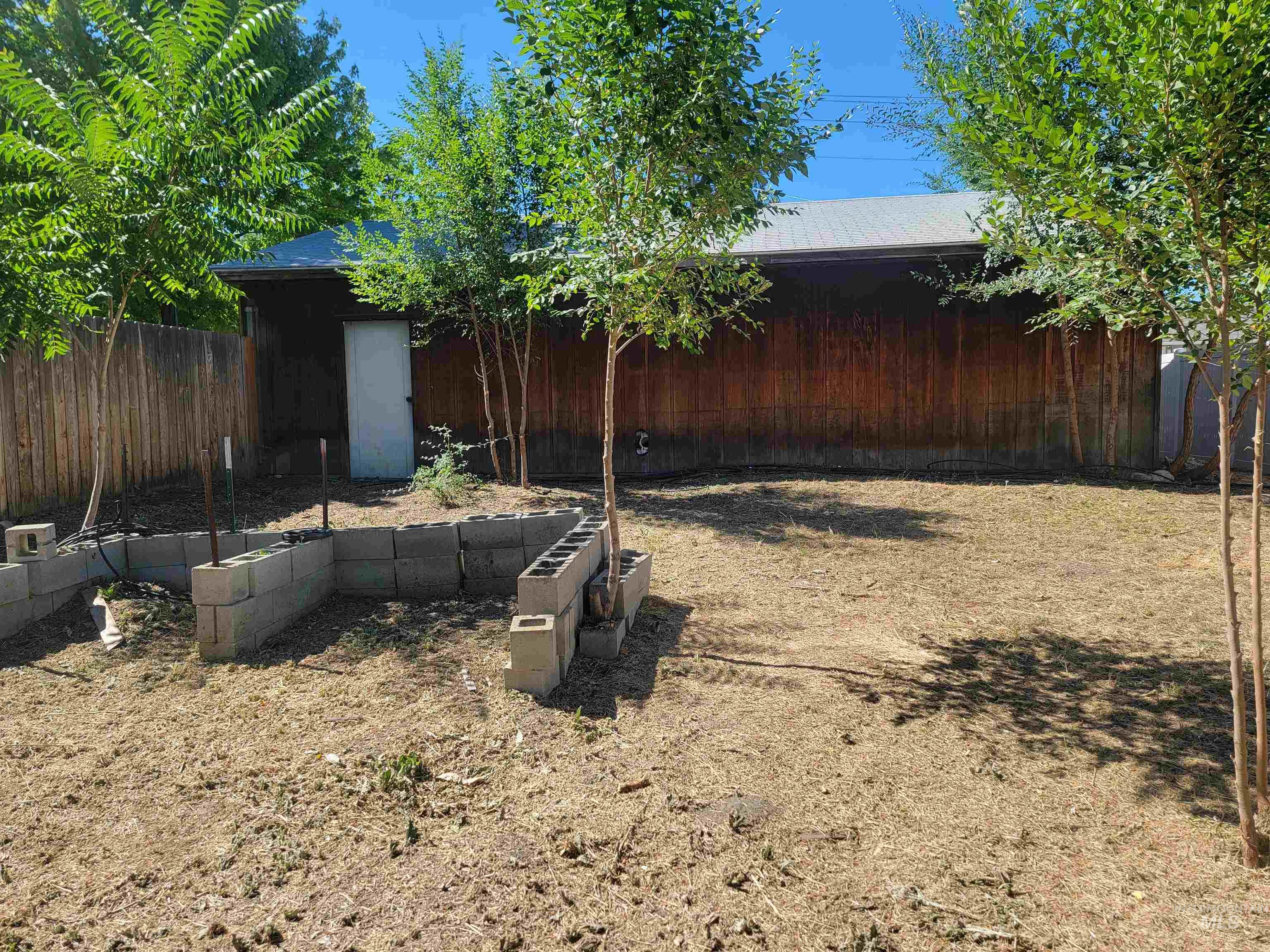 2907 West Pleasanton Avenue Boise, ID 83702 - Photo 3 of 4 View of yard